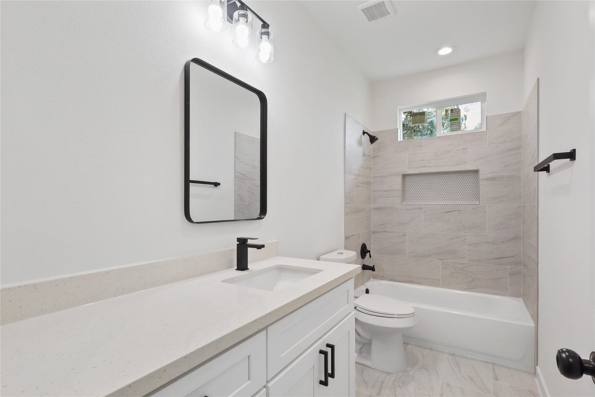 5815 Woodrow Street, Texas City, TX 77591 Second Bathroom