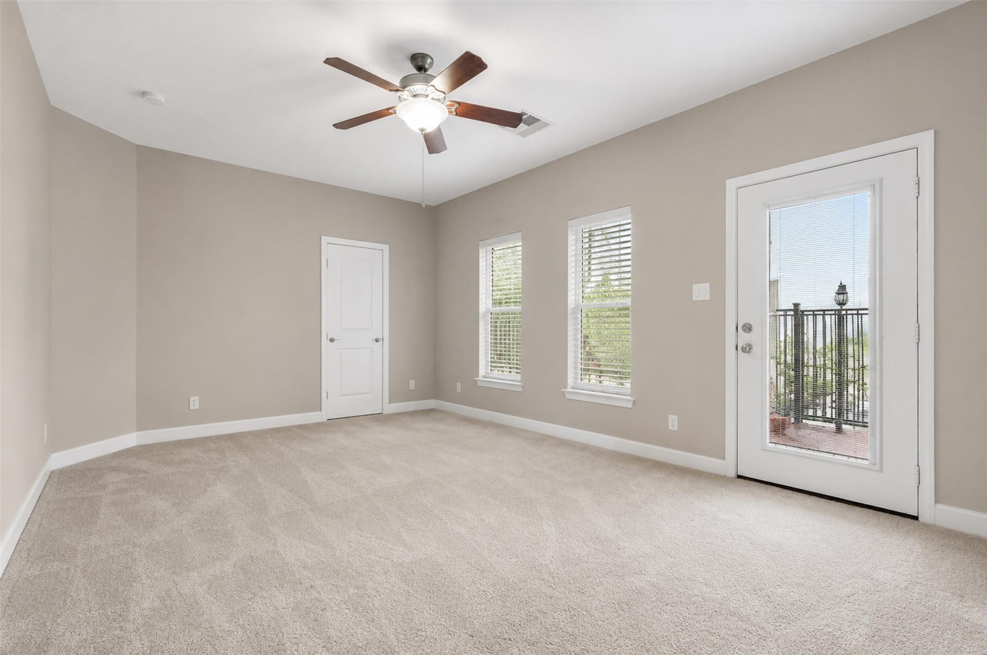 4217 Feagan Street, Houston, TX 77007 Guest Suite - 1st floor