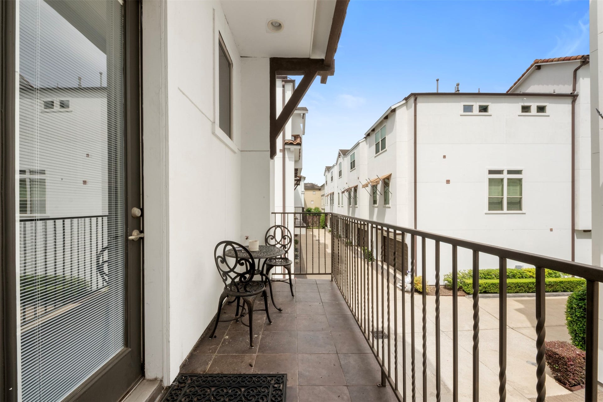 4217 Feagan Street, Houston, TX 77007 Balcony- 2nd floor