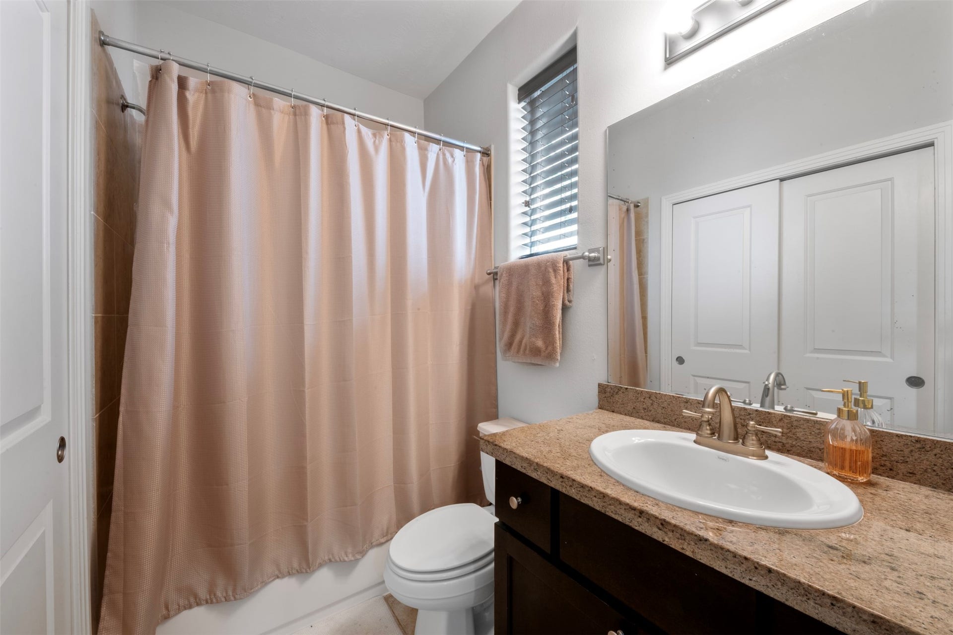 4217 Feagan Street, Houston, TX 77007 4217 Feagan Street, Houston, TX 77007