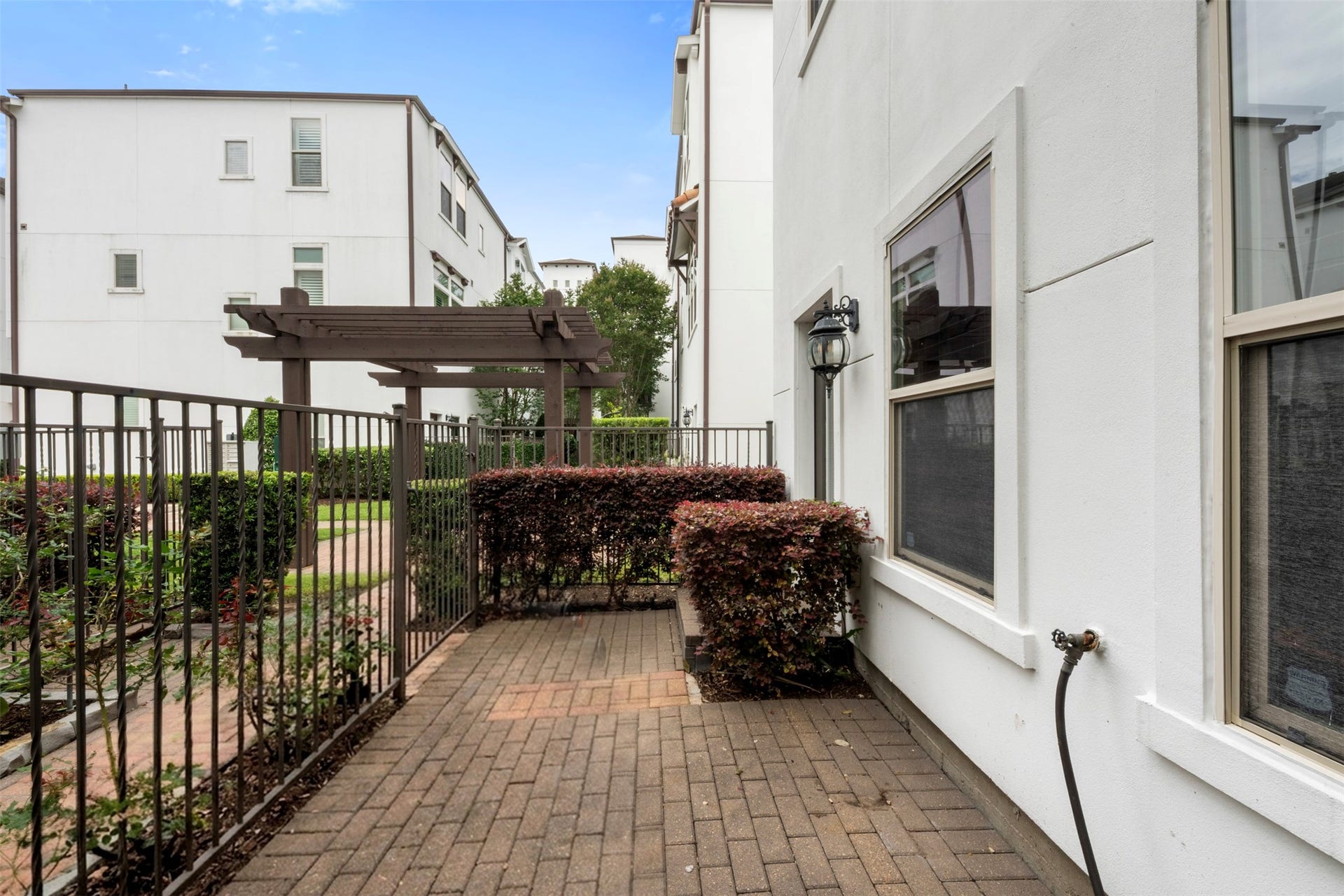 4217 Feagan Street, Houston, TX 77007 Back patio