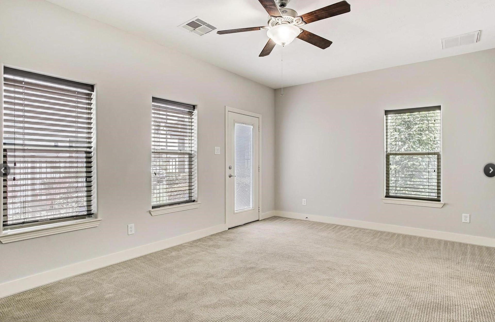 4217 Feagan Street, Houston, TX 77007 2nd bedroom - 3rd floor