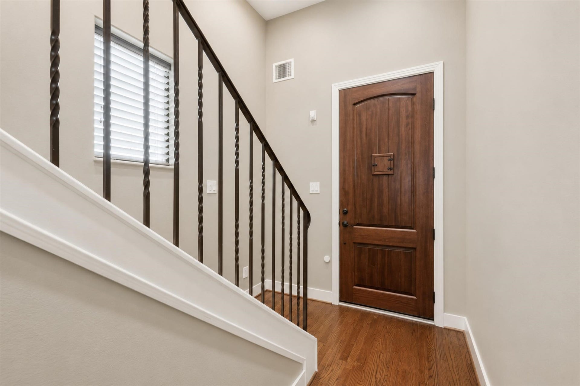 4217 Feagan Street, Houston, TX 77007 Entry way