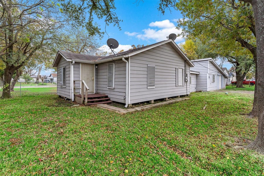 Property photo for 1231 23rd Street N, Texas City, TX