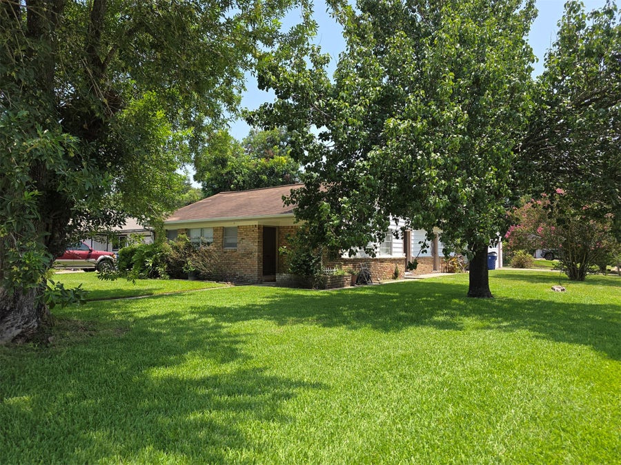 Property photo for 31 14th Avenue N, Texas City, TX