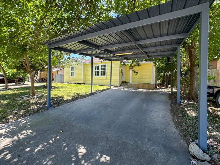 Property photo for 1003 W Hart Avenue, Pasadena, TX