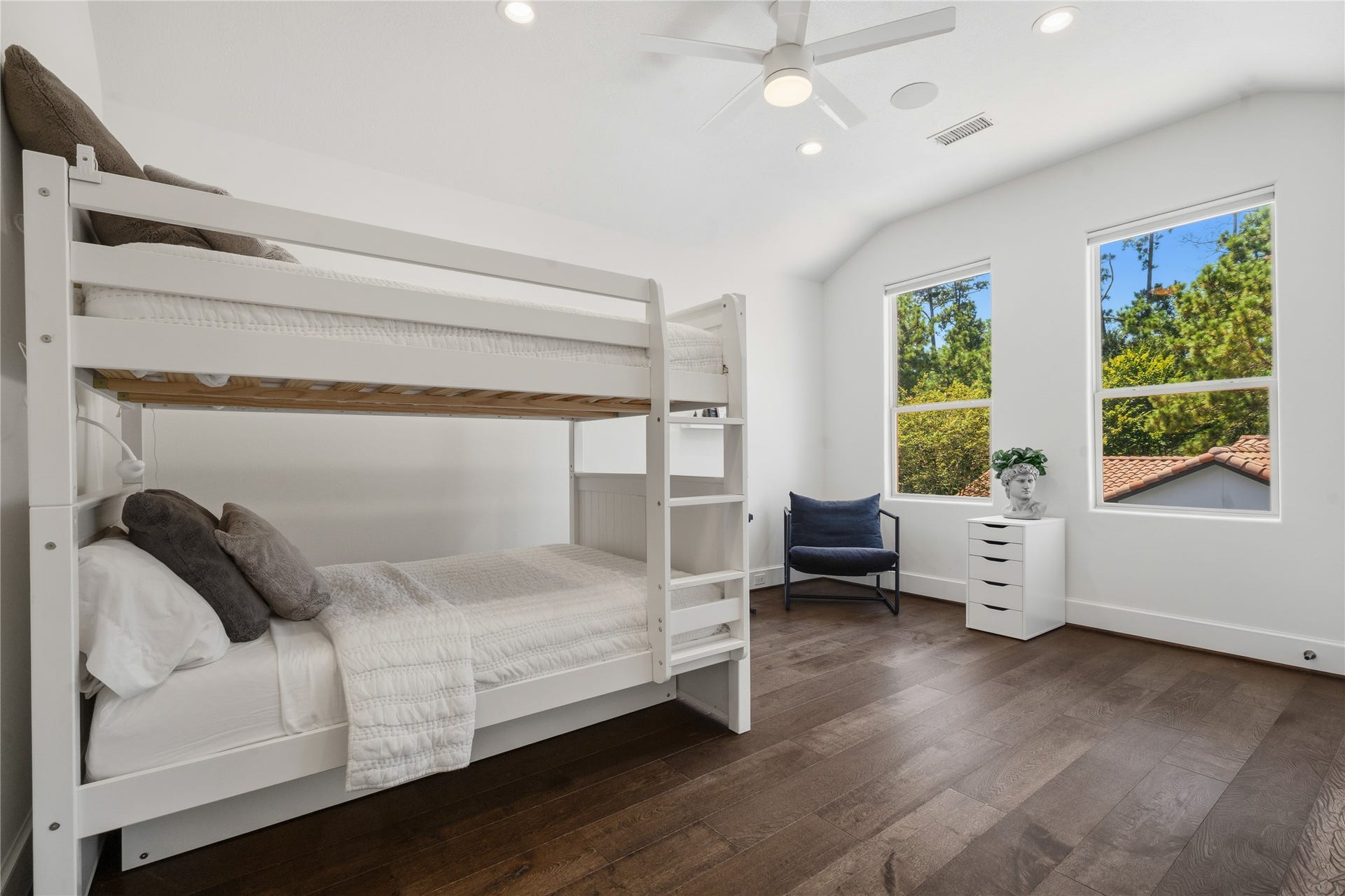 19 W Palmer Point, The Woodlands, TX 77381 19 W Palmer Point, The Woodlands, TX 77381