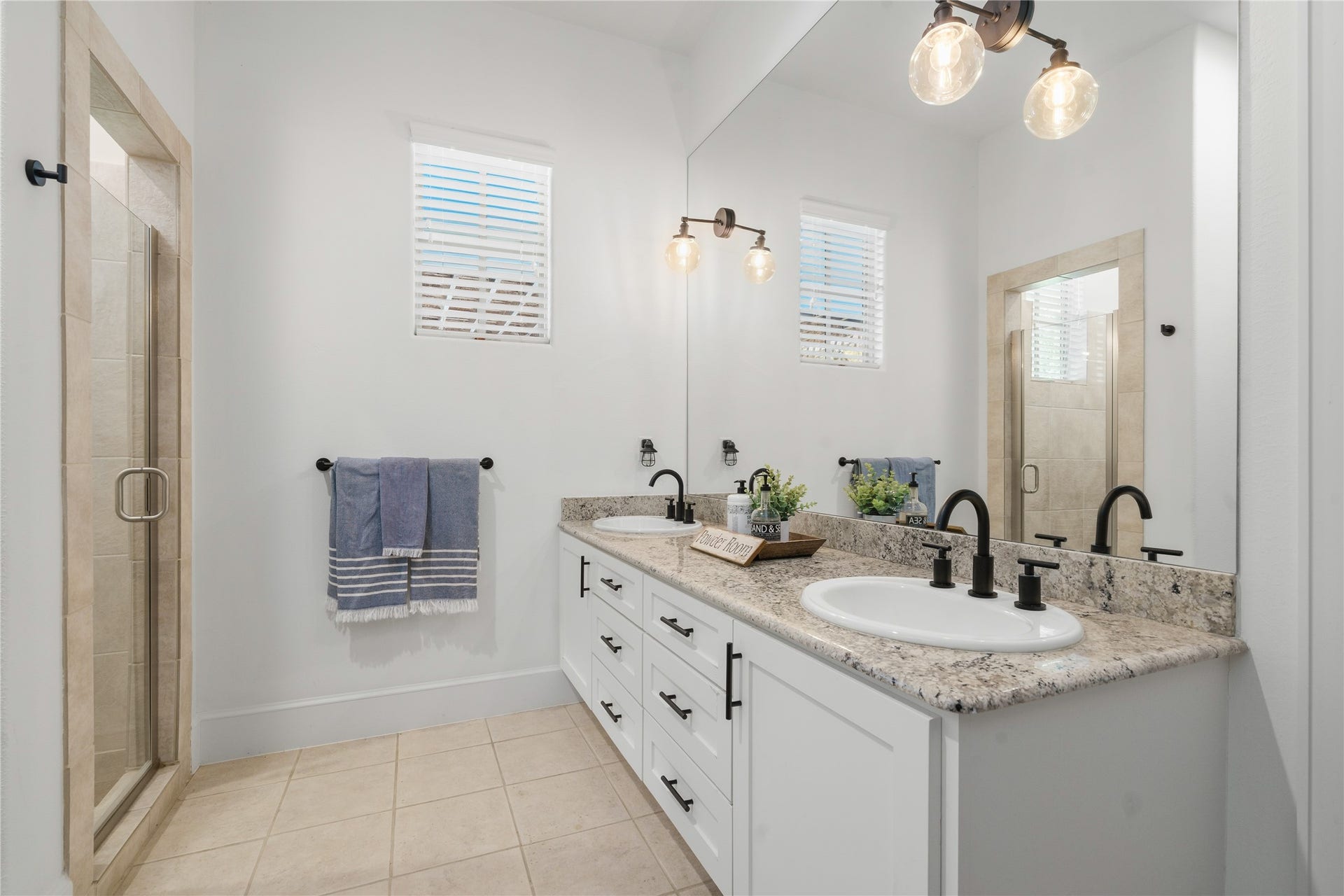 19 W Palmer Point, The Woodlands, TX 77381 "Casita Bathroom"