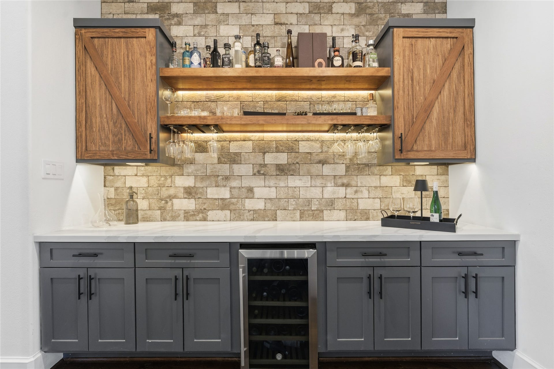 19 W Palmer Point, The Woodlands, TX 77381 Dry Bar