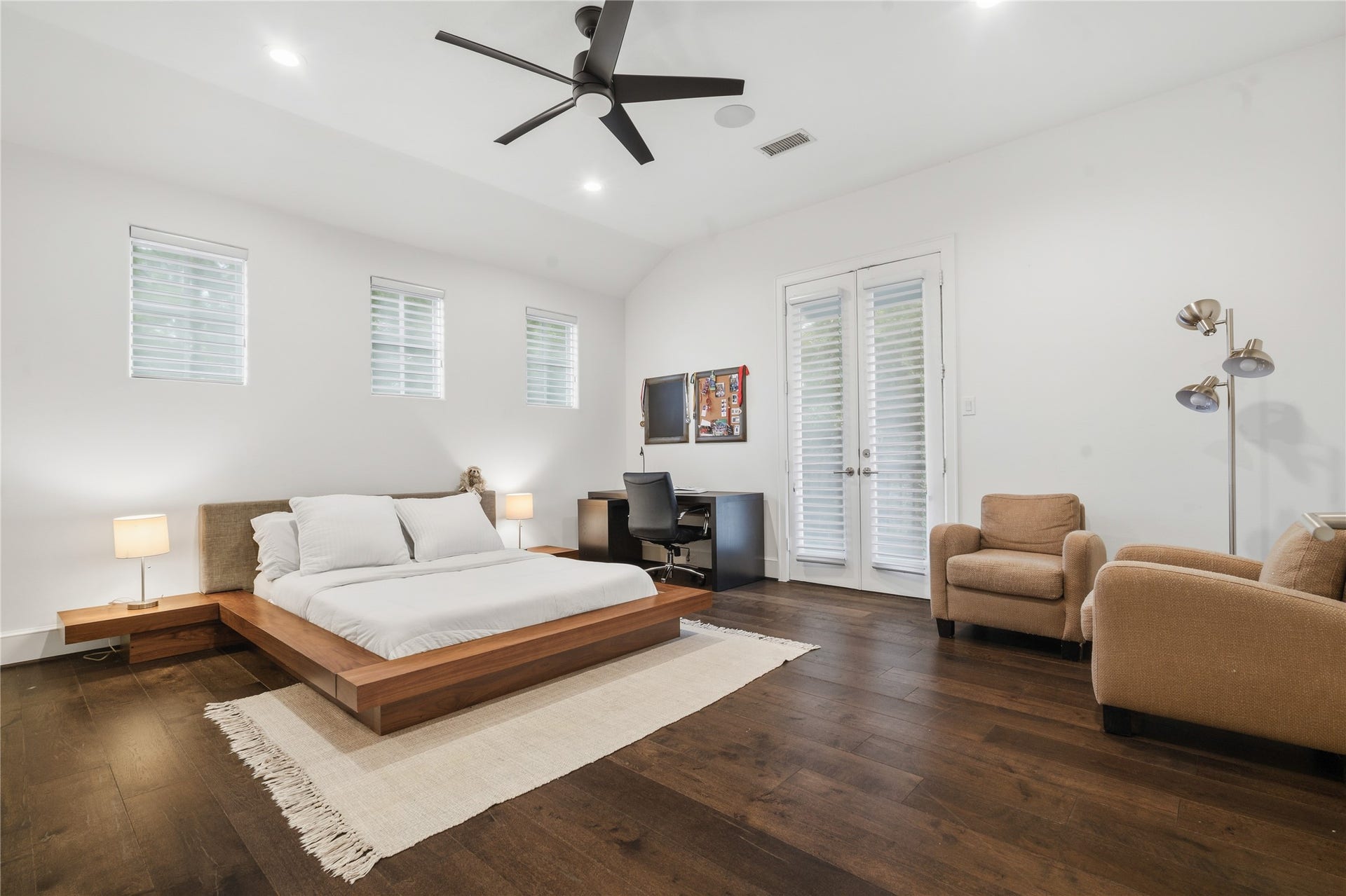 19 W Palmer Point, The Woodlands, TX 77381 19 W Palmer Point, The Woodlands, TX 77381
