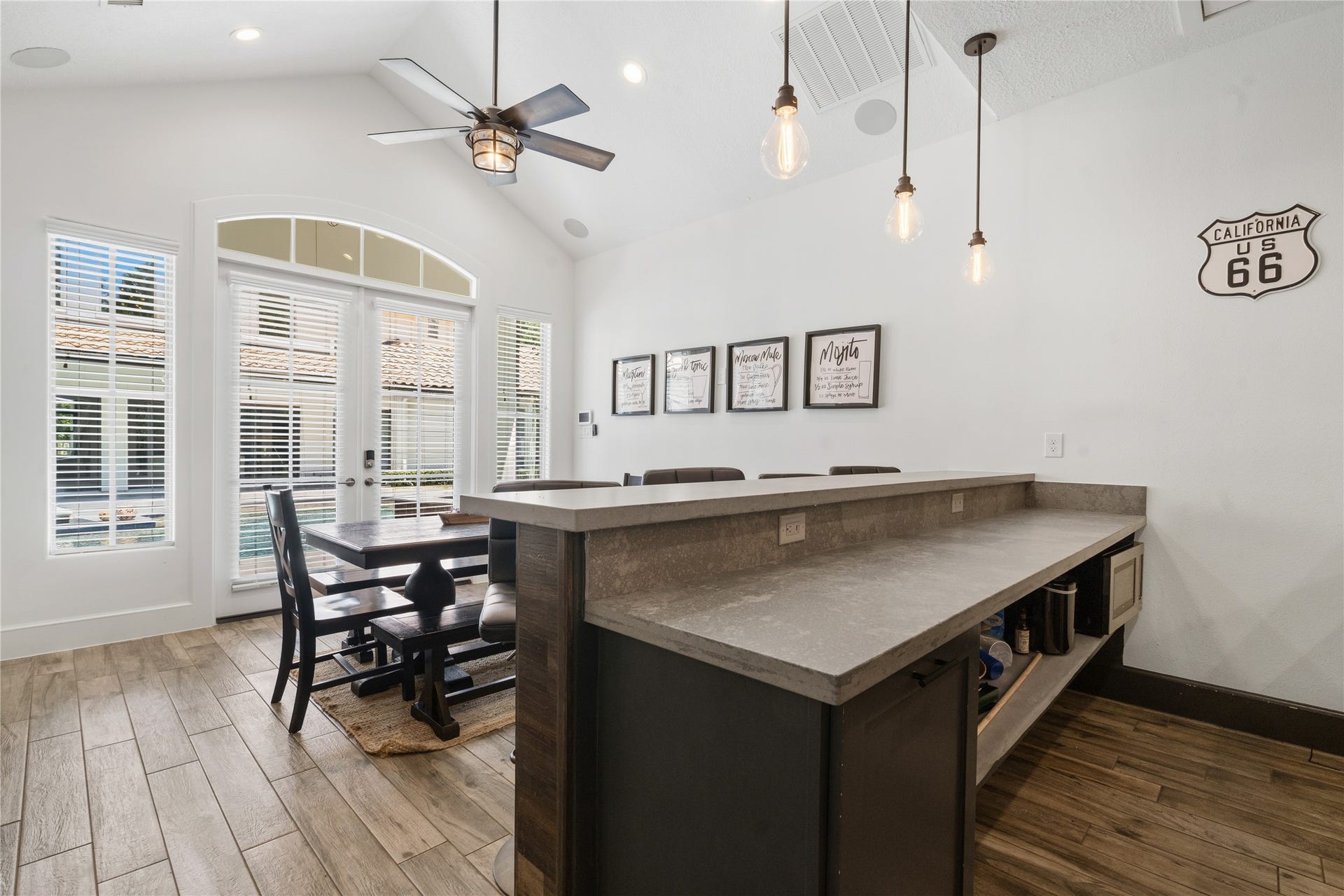 19 W Palmer Point, The Woodlands, TX 77381 "Casita Kitchenette"