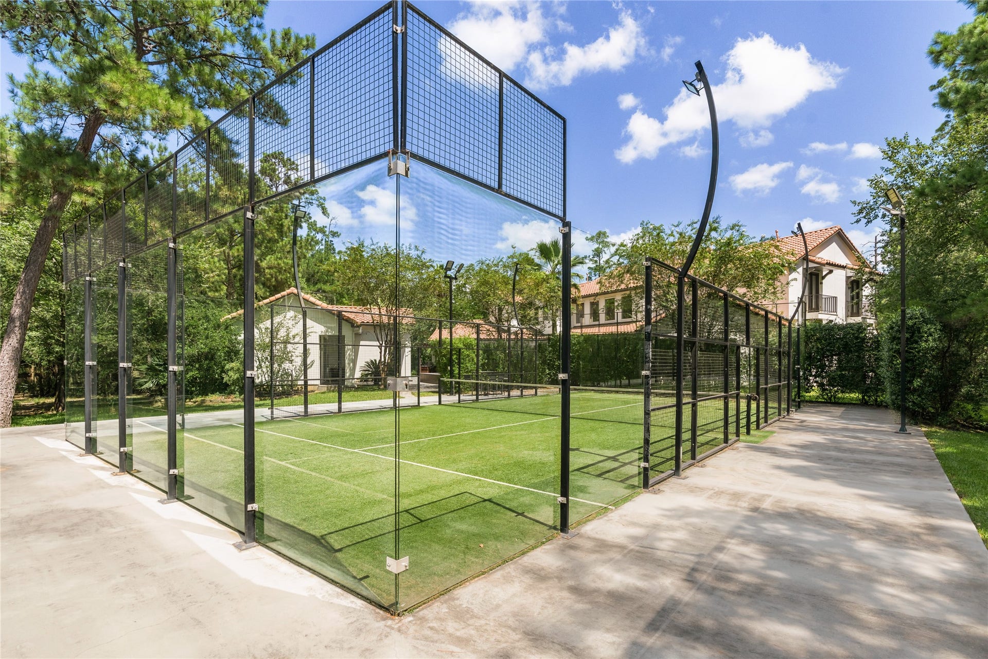 19 W Palmer Point, The Woodlands, TX 77381 Padel Court