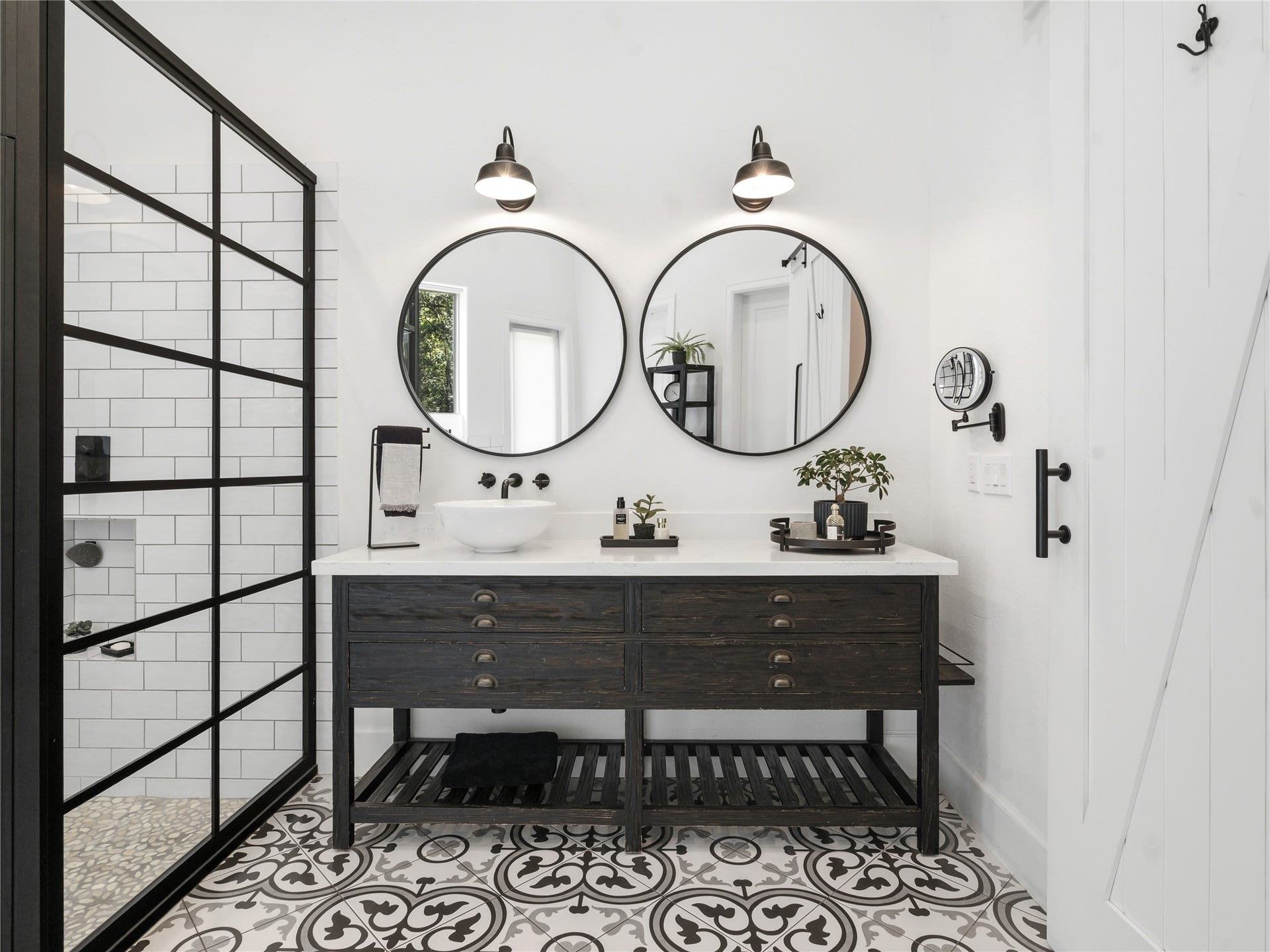 19 W Palmer Point, The Woodlands, TX 77381 19 W Palmer Point, The Woodlands, TX 77381