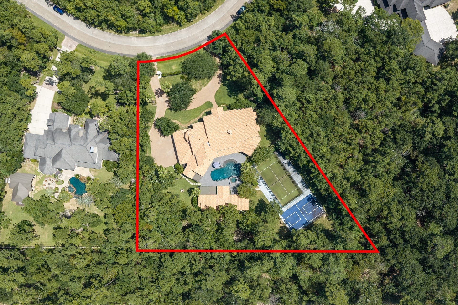 19 W Palmer Point, The Woodlands, TX 77381 19 W Palmer Point, The Woodlands, TX 77381