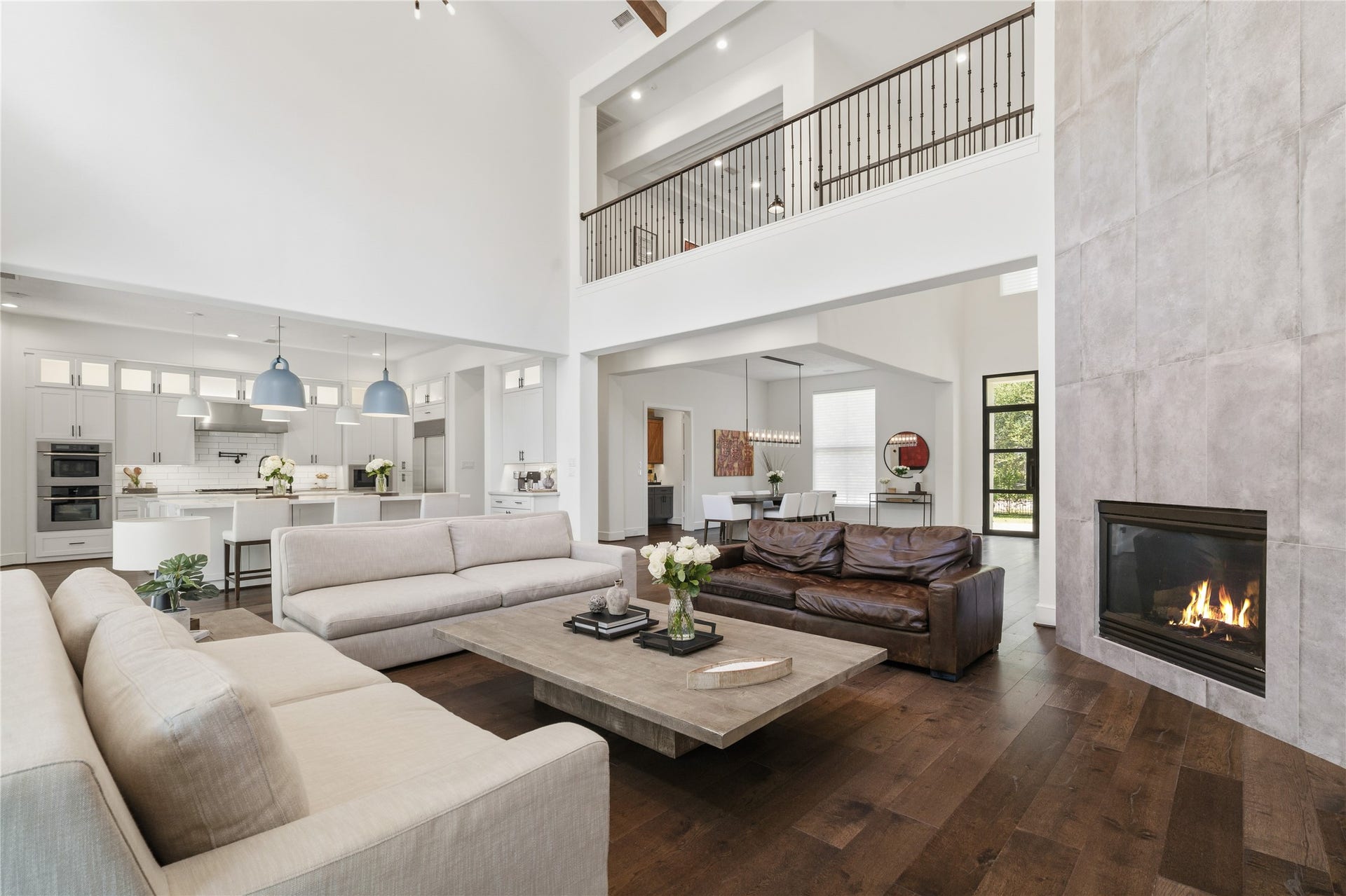 19 W Palmer Point, The Woodlands, TX 77381 19 W Palmer Point, The Woodlands, TX 77381