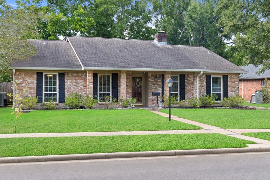 Property photo for 15214 Saint Cloud Drive, Houston, TX