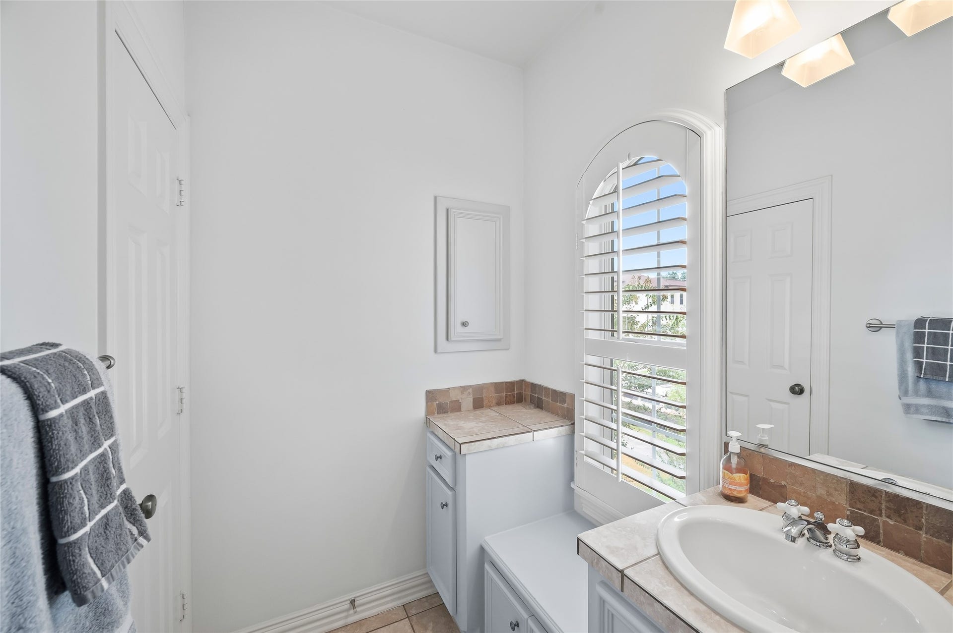 4021 Glenshire Street, Houston, TX 77025 4021 Glenshire Street, Houston, TX 77025