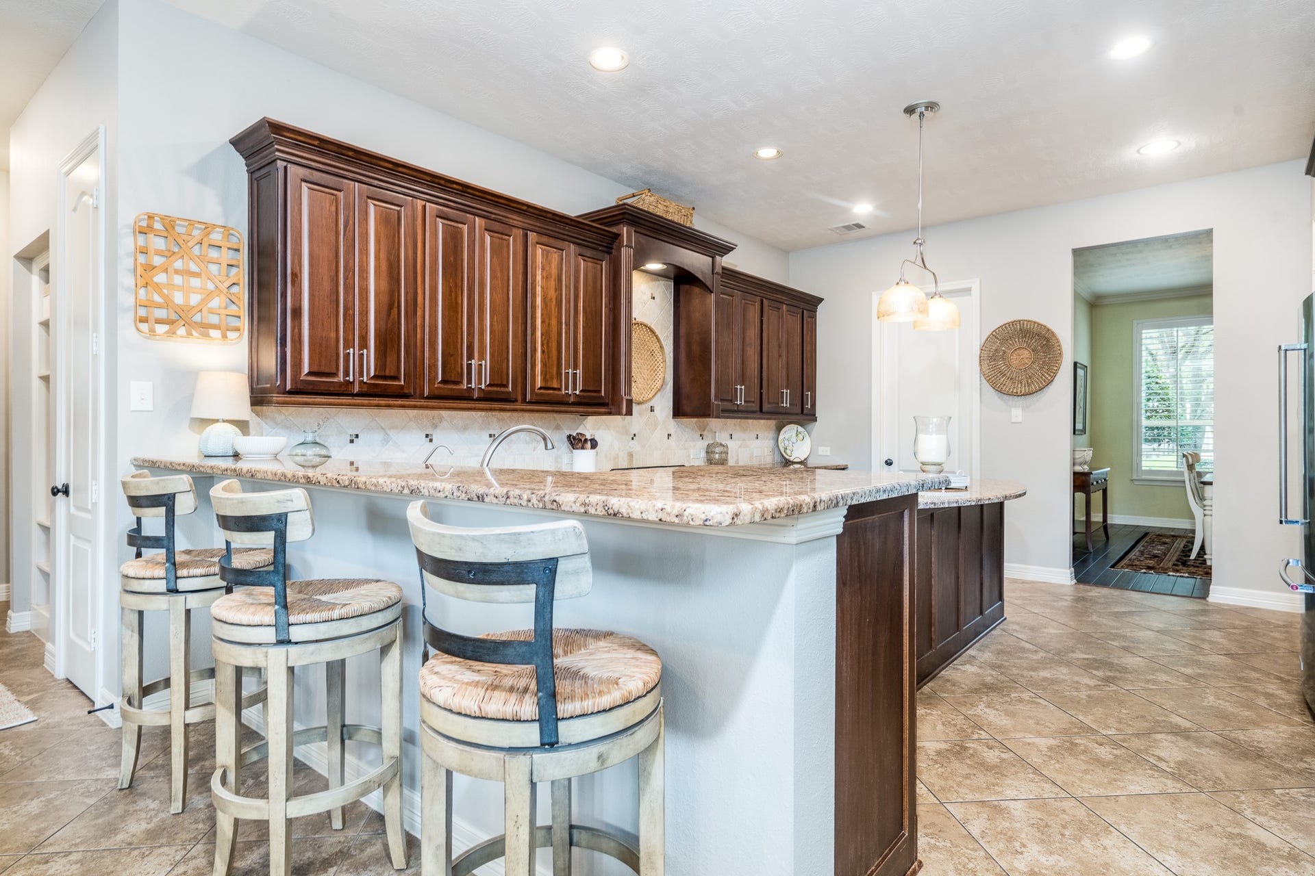 Wow! This is truly an entertainer's kitchen! Imagine friends and family gathering at the breakfast bar enjoying a glass of wine while a meal is being prepared!