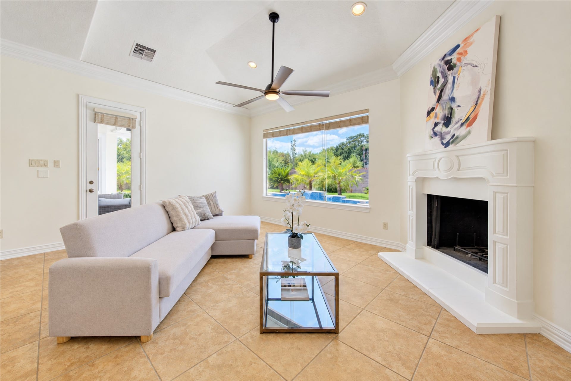 14014 Hampton Cove Drive, Houston, TX 77077 This convenient gathering area overlooks the pool, featuring an open kitchen and breakfast space.