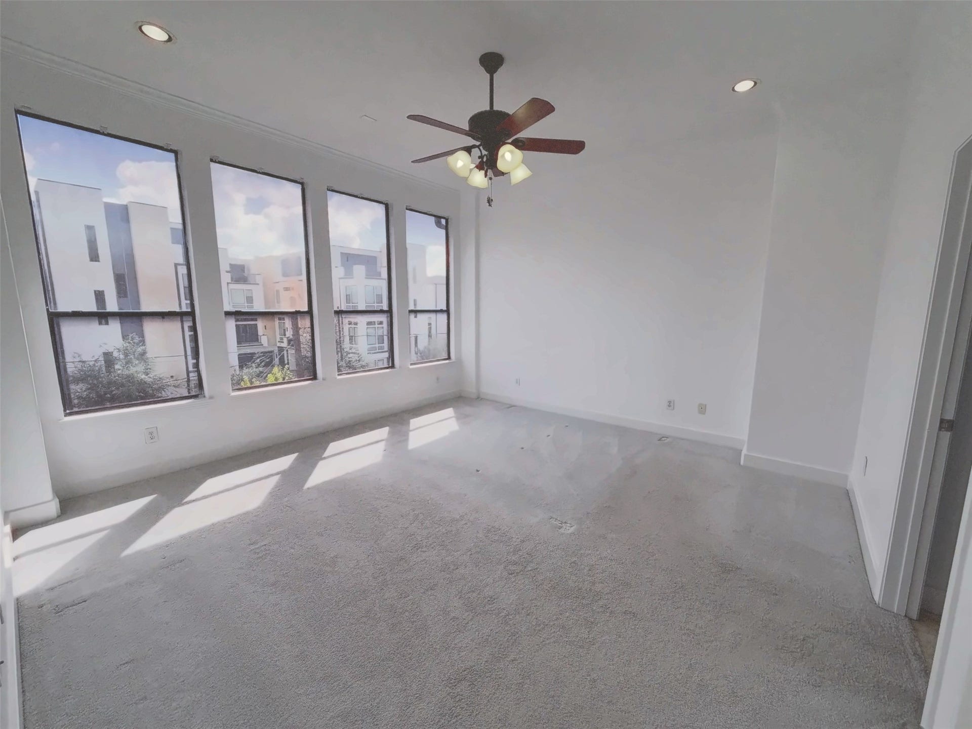 2118 Holman Street, Houston, TX 77004 Primary bedroom on the third floor offer plenty of natural light.