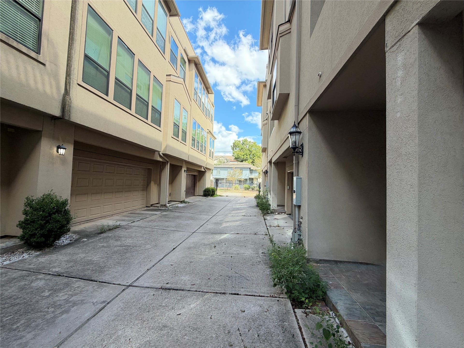2118 Holman Street, Houston, TX 77004 Shared and gated driveway.