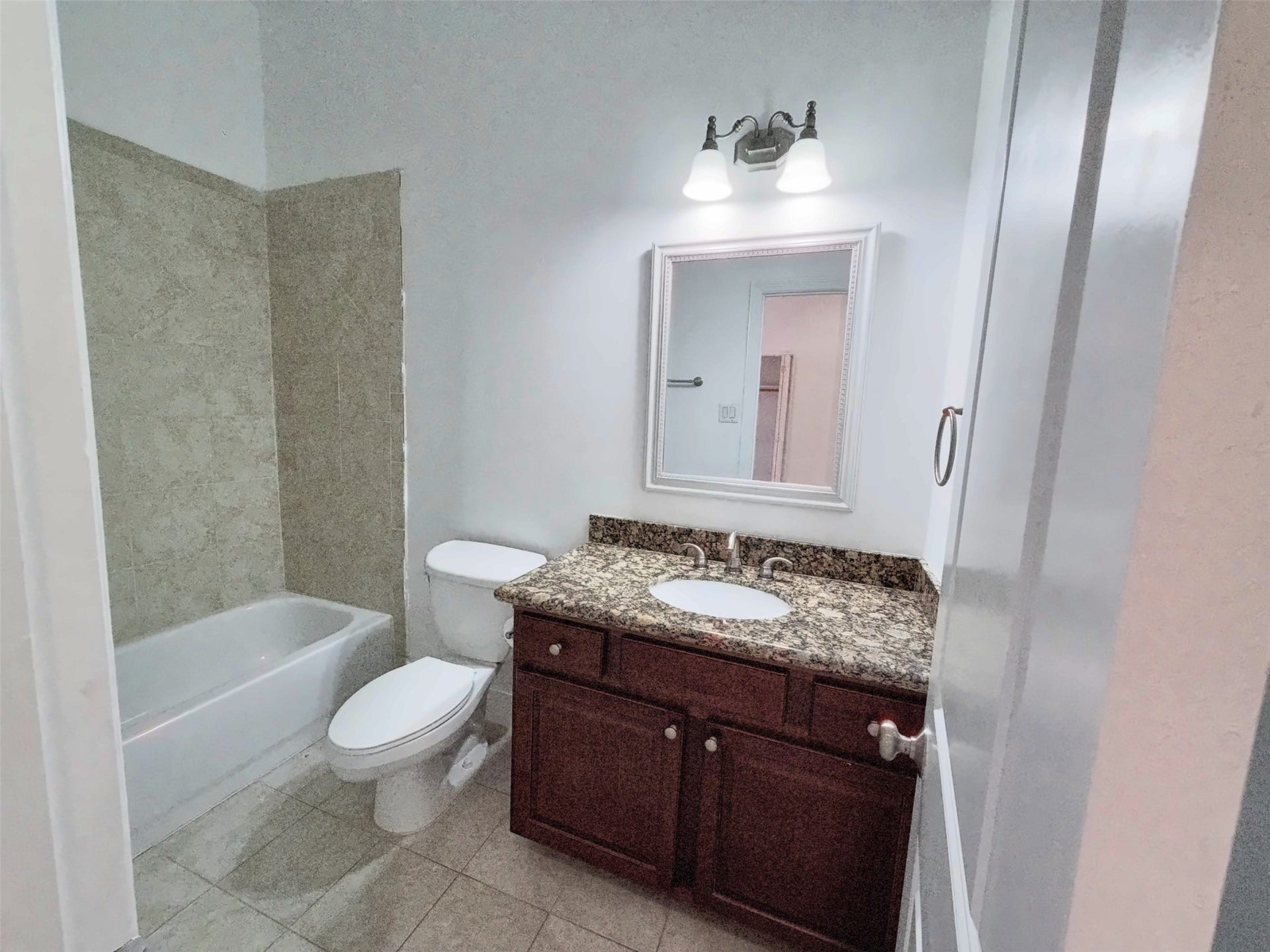 2118 Holman Street, Houston, TX 77004 Third floor guest bathroom.