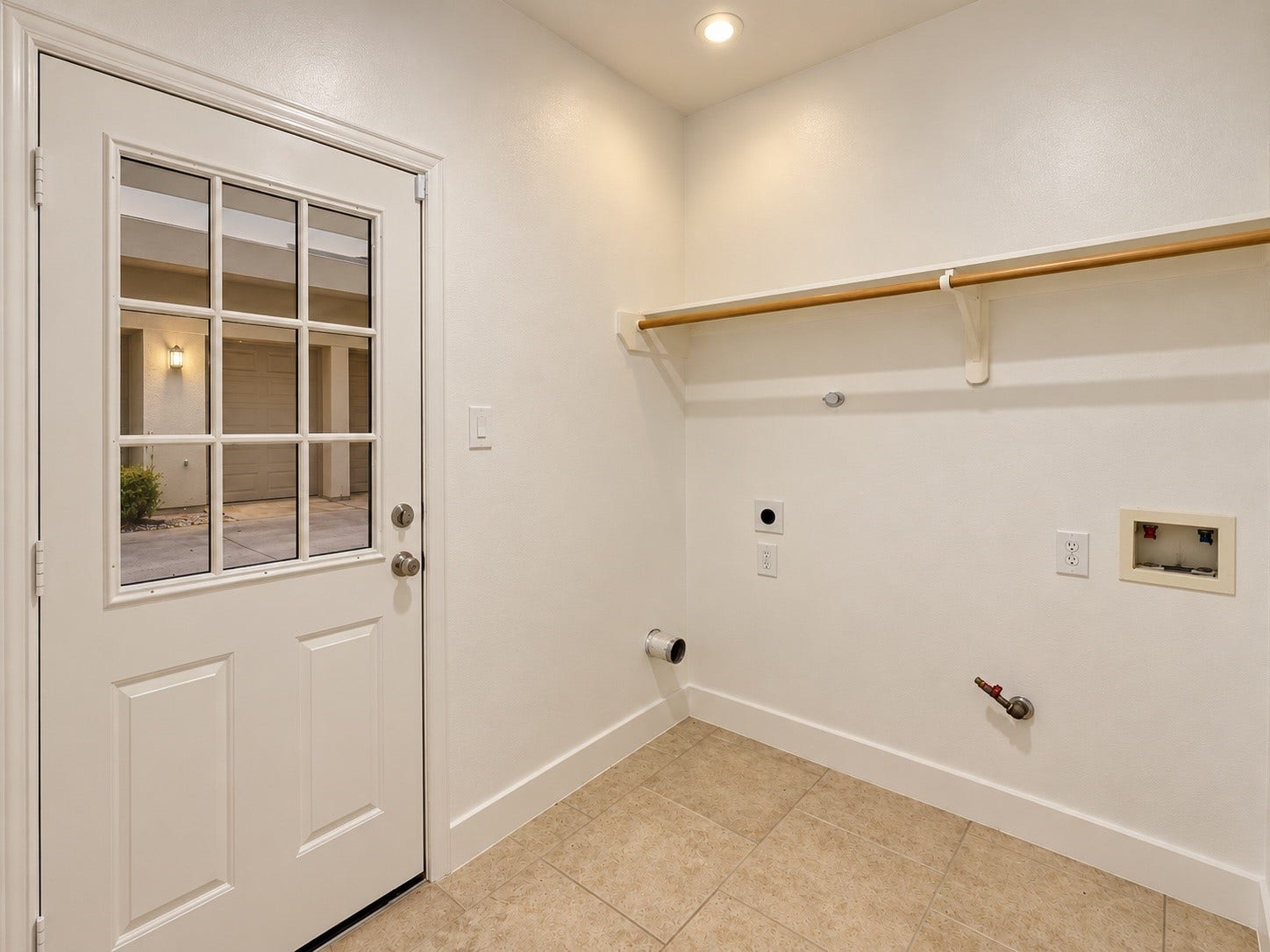 2118 Holman Street, Houston, TX 77004 Utility room on the first floor with gas dryer hook up.