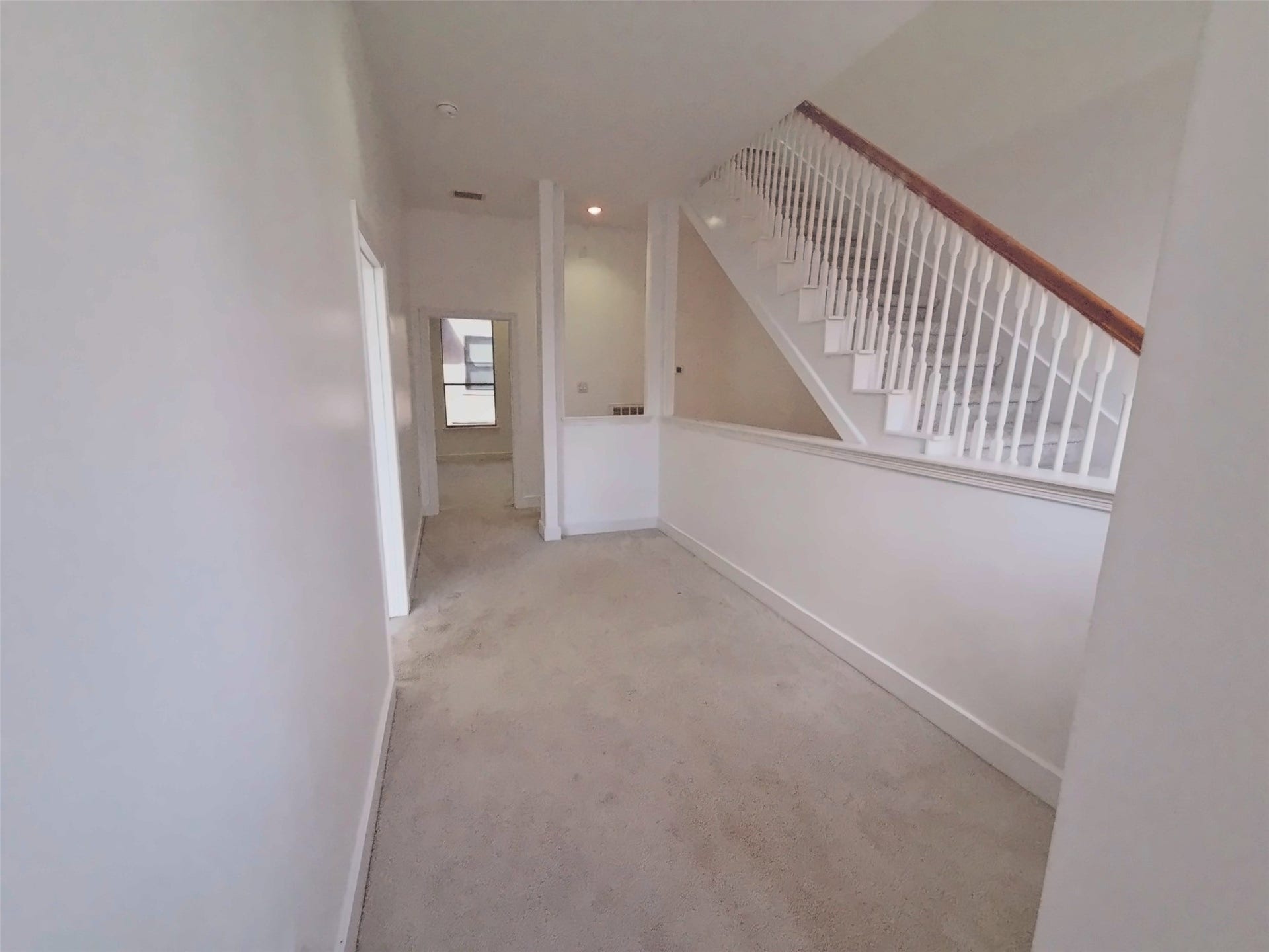2118 Holman Street, Houston, TX 77004 Flex area outside of primary perfect for a reading nook or desk area.