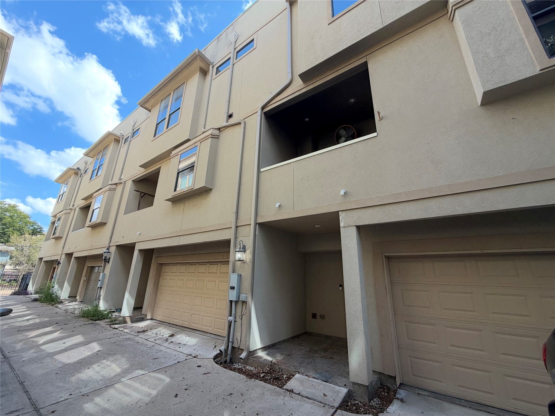 2118 Holman Street, Houston, TX 77004 2118 Holman Street, Houston, TX 77004