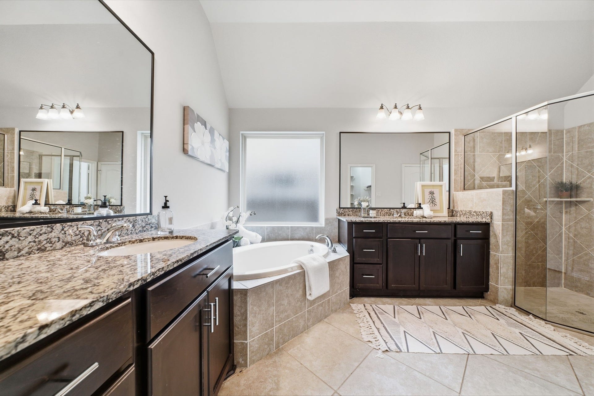 2903 Thornridge Bend Court, Pearland, TX 77584 Large double vanities privately separated by the soaking tub