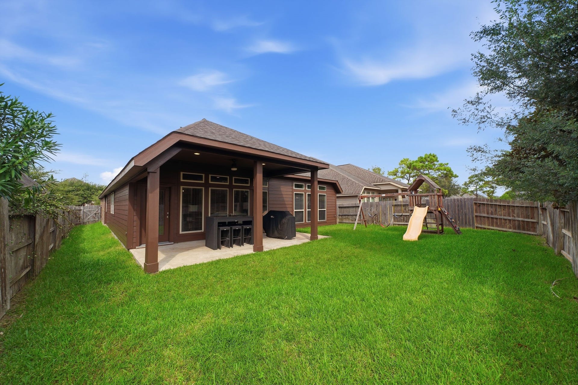 2903 Thornridge Bend Court, Pearland, TX 77584 The perfect size yard!
