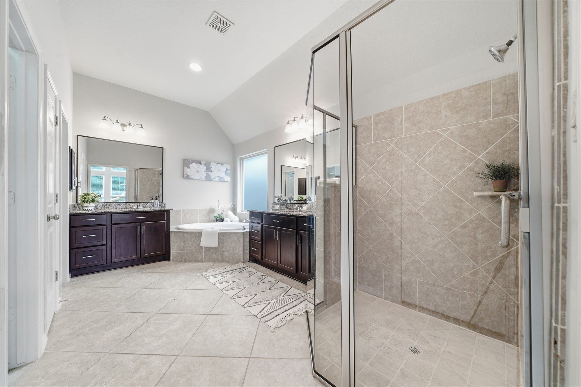 2903 Thornridge Bend Court, Pearland, TX 77584 Large glass surround shower