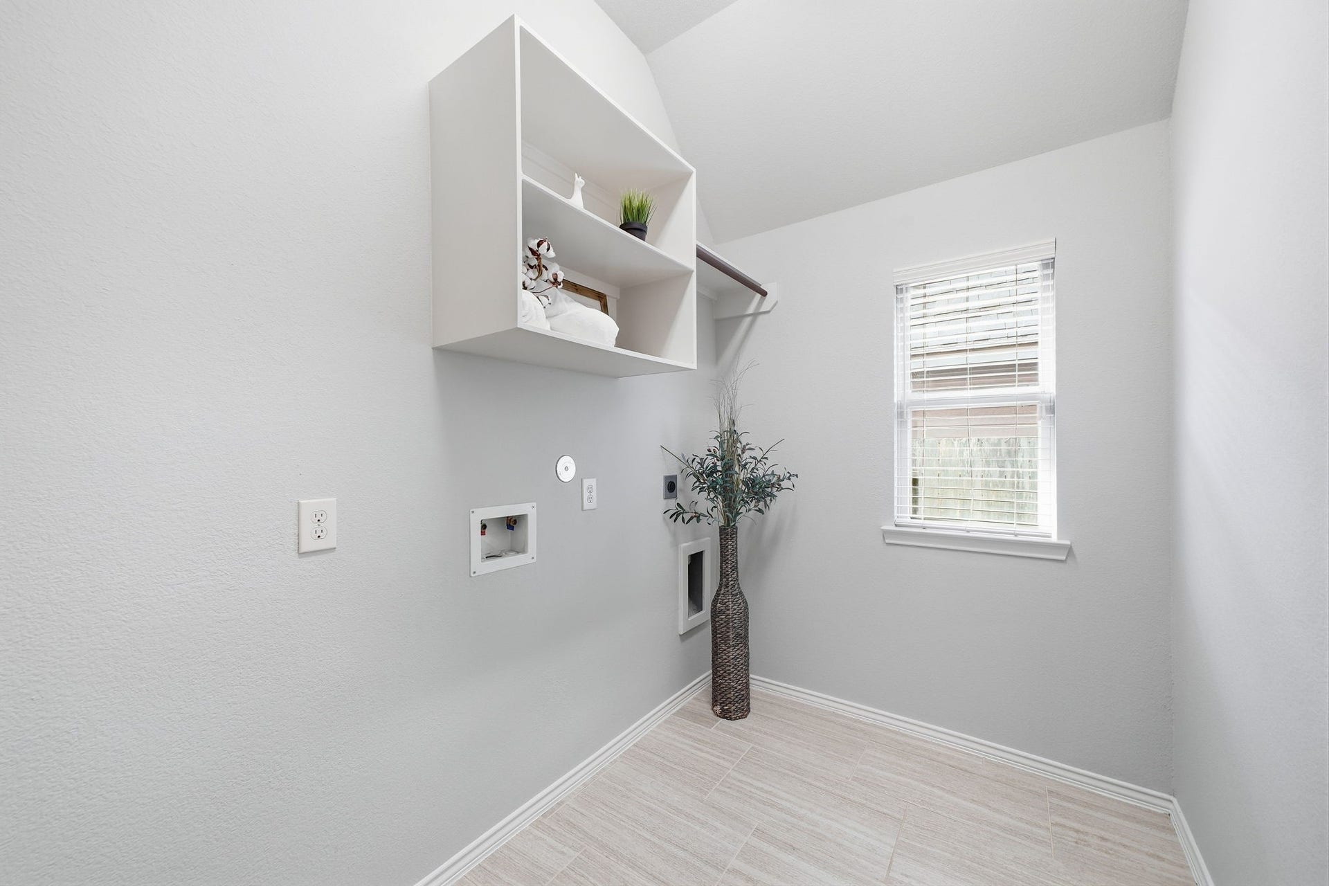 2903 Thornridge Bend Court, Pearland, TX 77584 Large utility room with space for folding table or second refrigerator/freezer