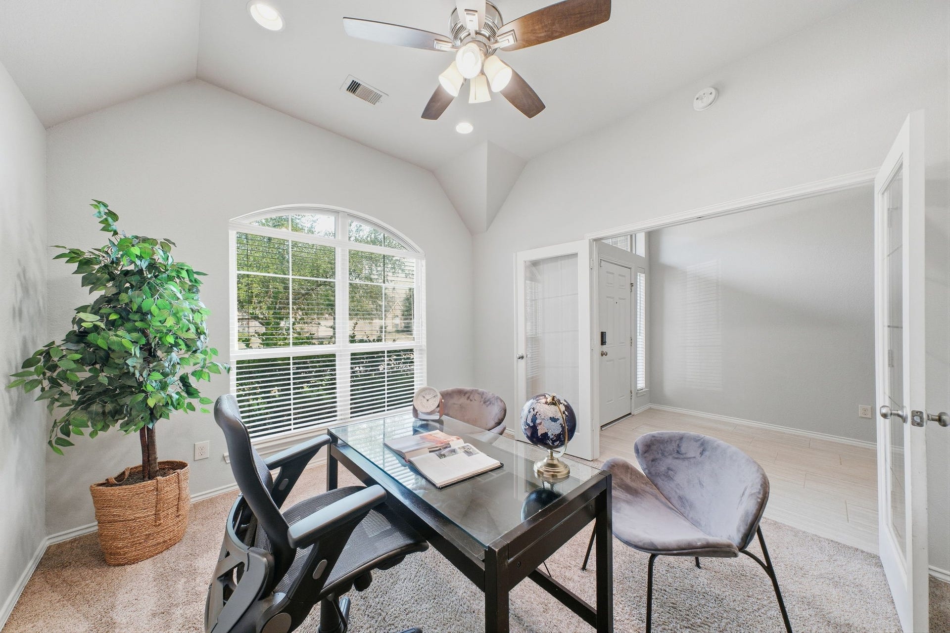 2903 Thornridge Bend Court, Pearland, TX 77584 Spacious home office overlooking the front yard