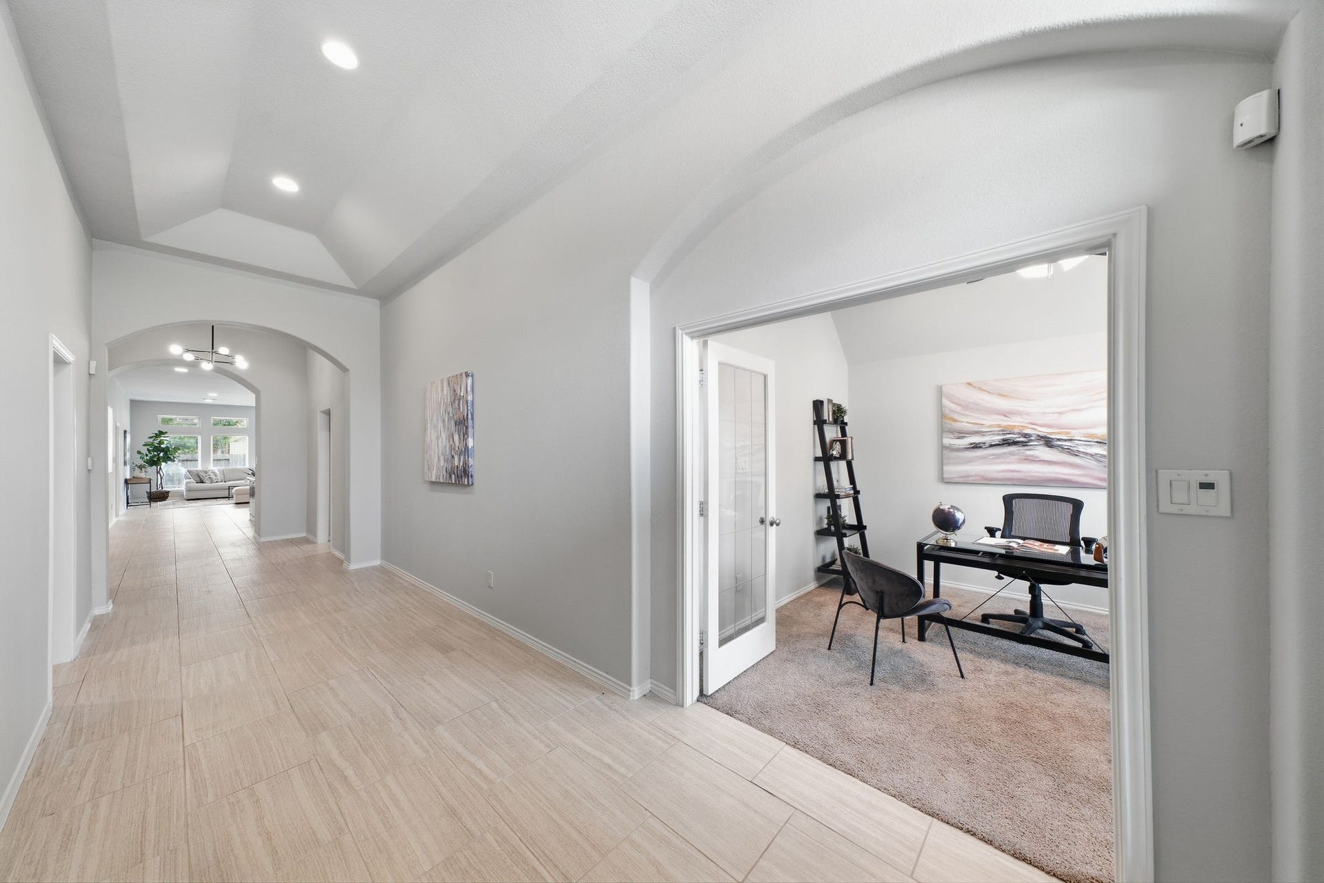 2903 Thornridge Bend Court, Pearland, TX 77584 Enter the home to tall ceilings and a long hallway leading you through the entire home