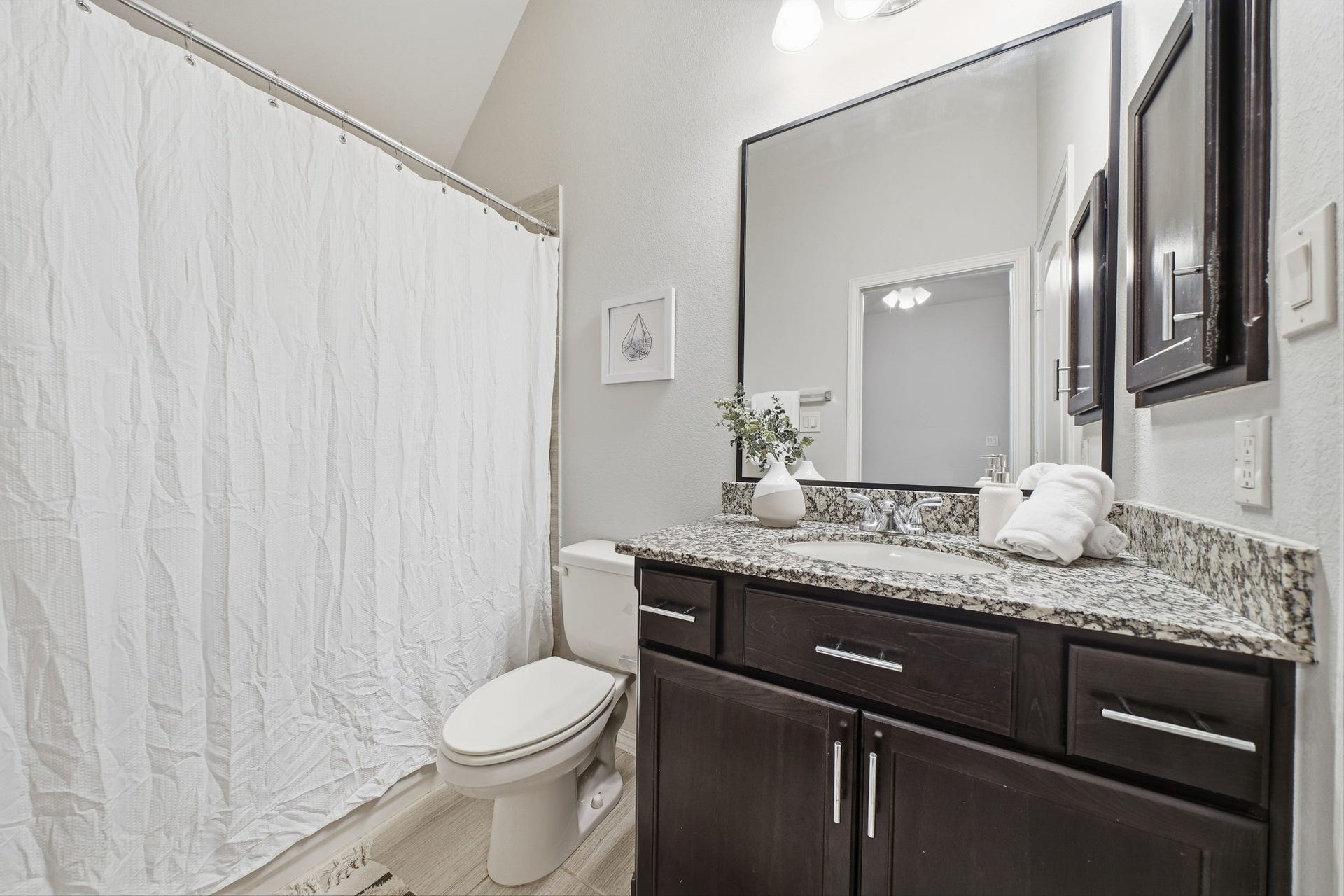 2903 Thornridge Bend Court, Pearland, TX 77584 Private bathroom to Bedroom #4