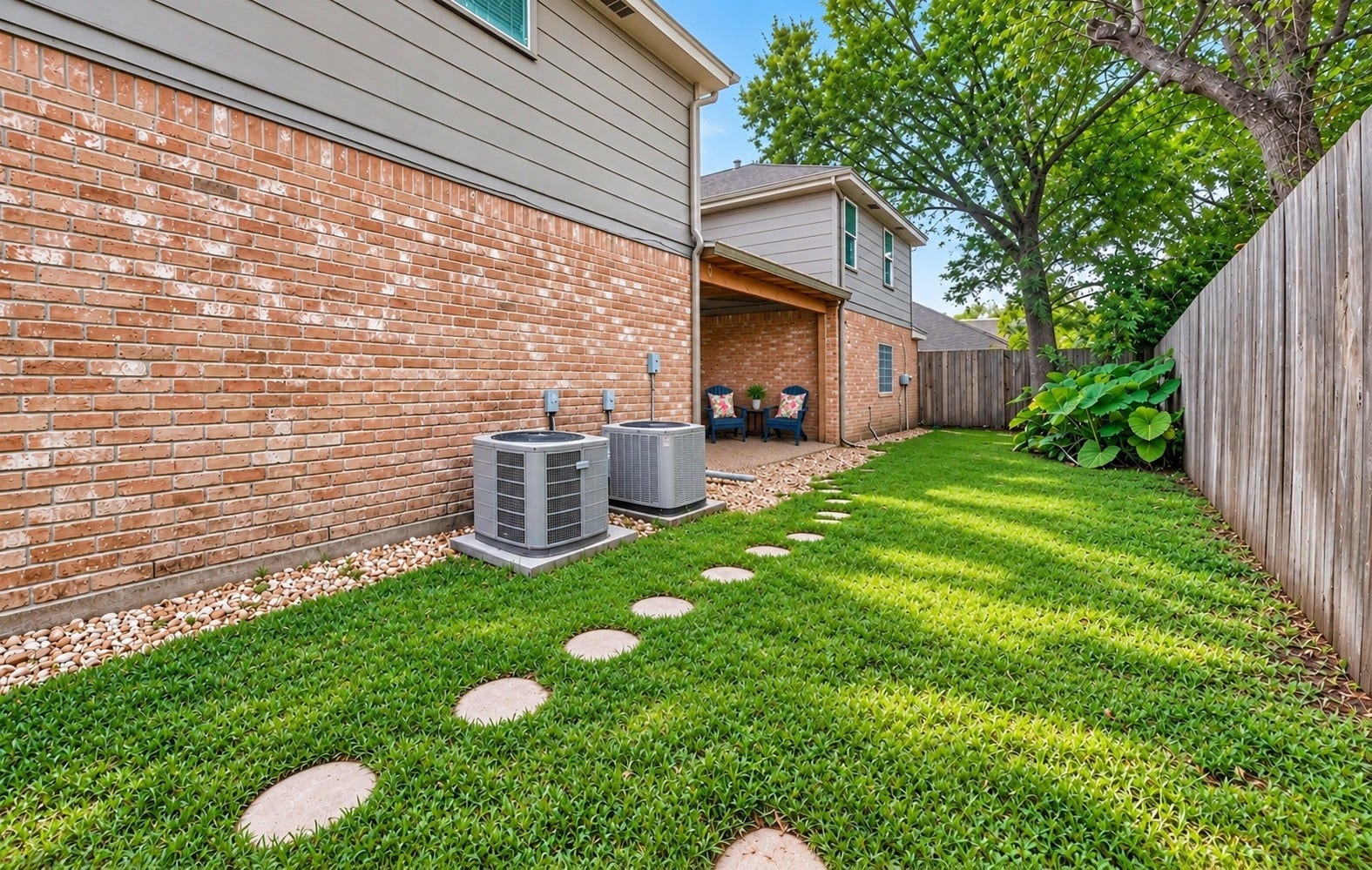 1122 Daria Drive, Houston, TX 77079 Another view of the yard and patio.