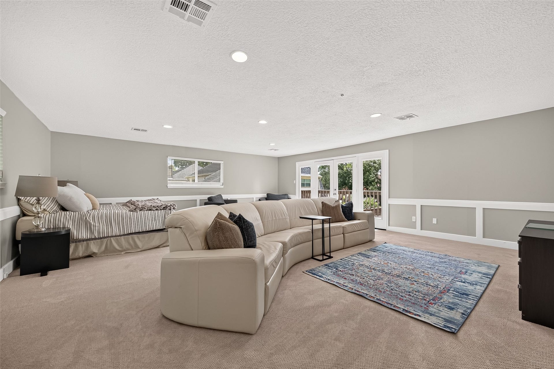 1122 Daria Drive, Houston, TX 77079 This huge room can be a game room/mother in law suit/etc.