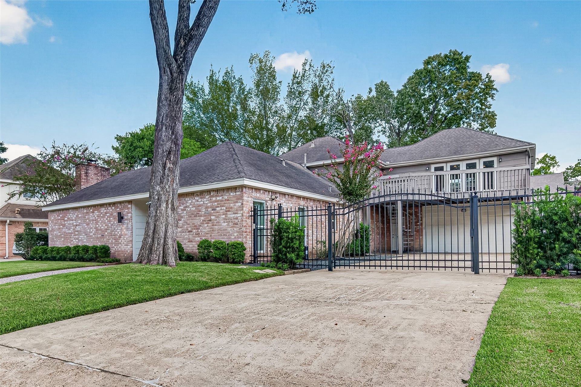 1122 Daria Drive, Houston, TX 77079 Welcome to 1122 Daria Drive! This kitchen was completely renovated in 2025. Waterfall quartz countertops on the island.