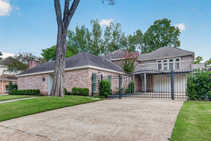 Property photo for 1122 Daria Drive, Houston, TX