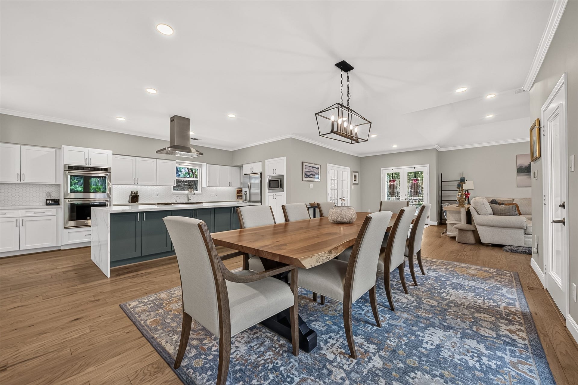 1122 Daria Drive, Houston, TX 77079 Open concept living!