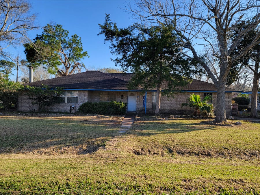 Property photo for 3 Ivy Court, Jones Creek, TX