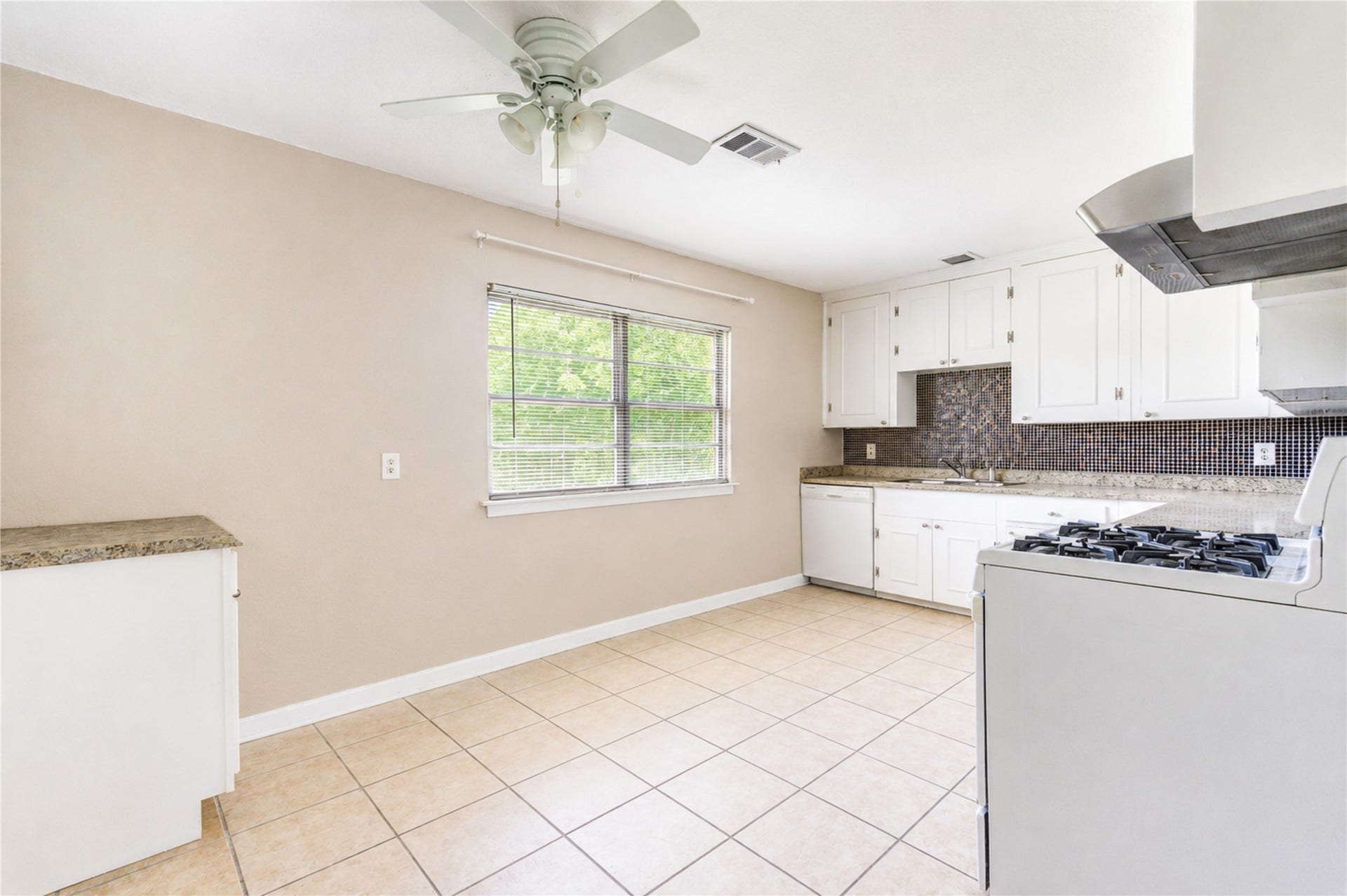 3205 Hays Street, Pasadena, TX 77503 3205 Hays Street, Pasadena, TX 77503
