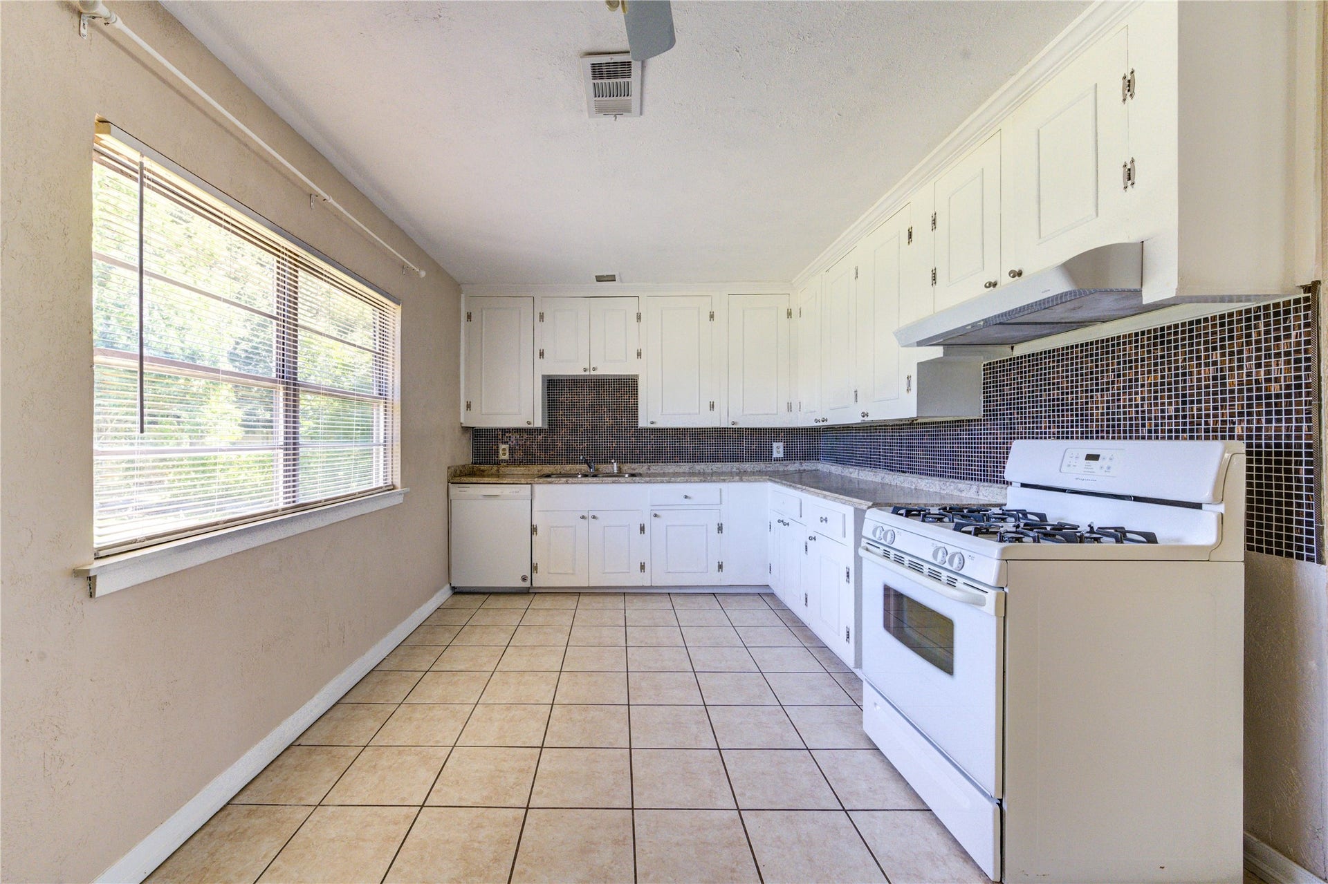 3205 Hays Street, Pasadena, TX 77503 3205 Hays Street, Pasadena, TX 77503