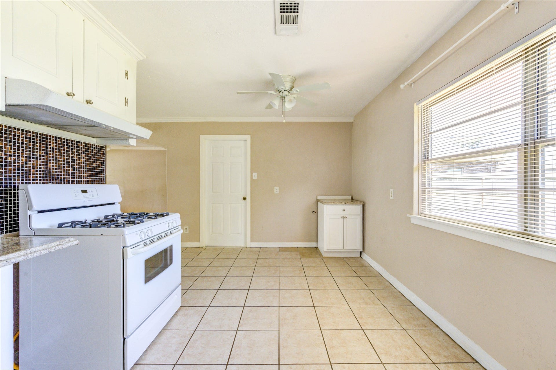 3205 Hays Street, Pasadena, TX 77503 3205 Hays Street, Pasadena, TX 77503