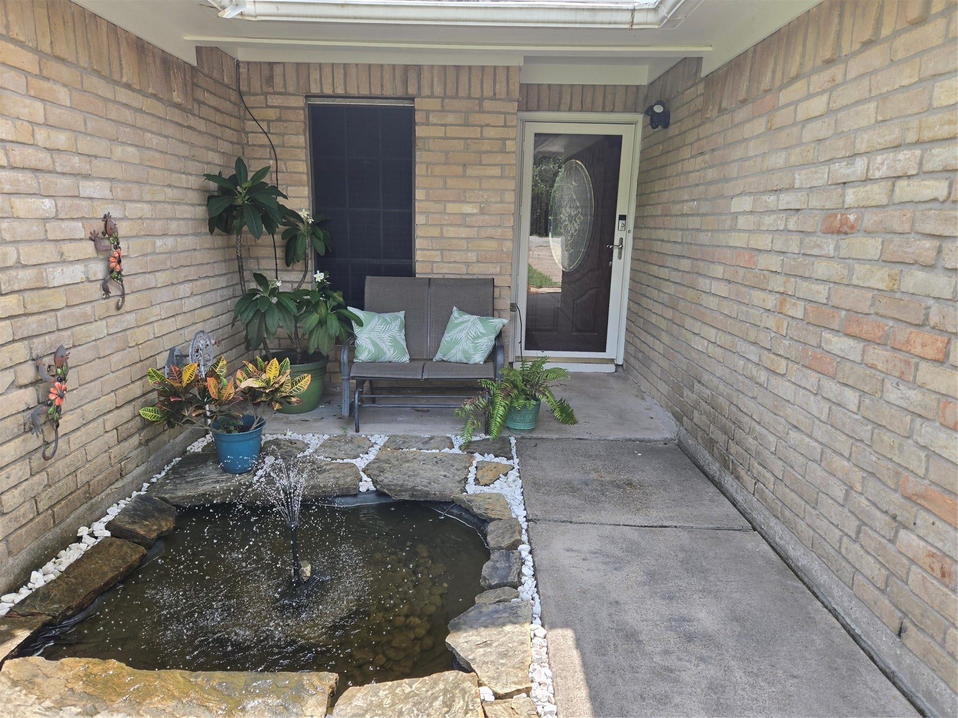 Entryway With Fountain