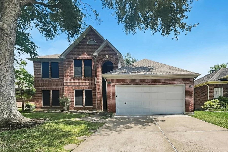 Property photo for 1011 Wentworth Drive, Pearland, TX