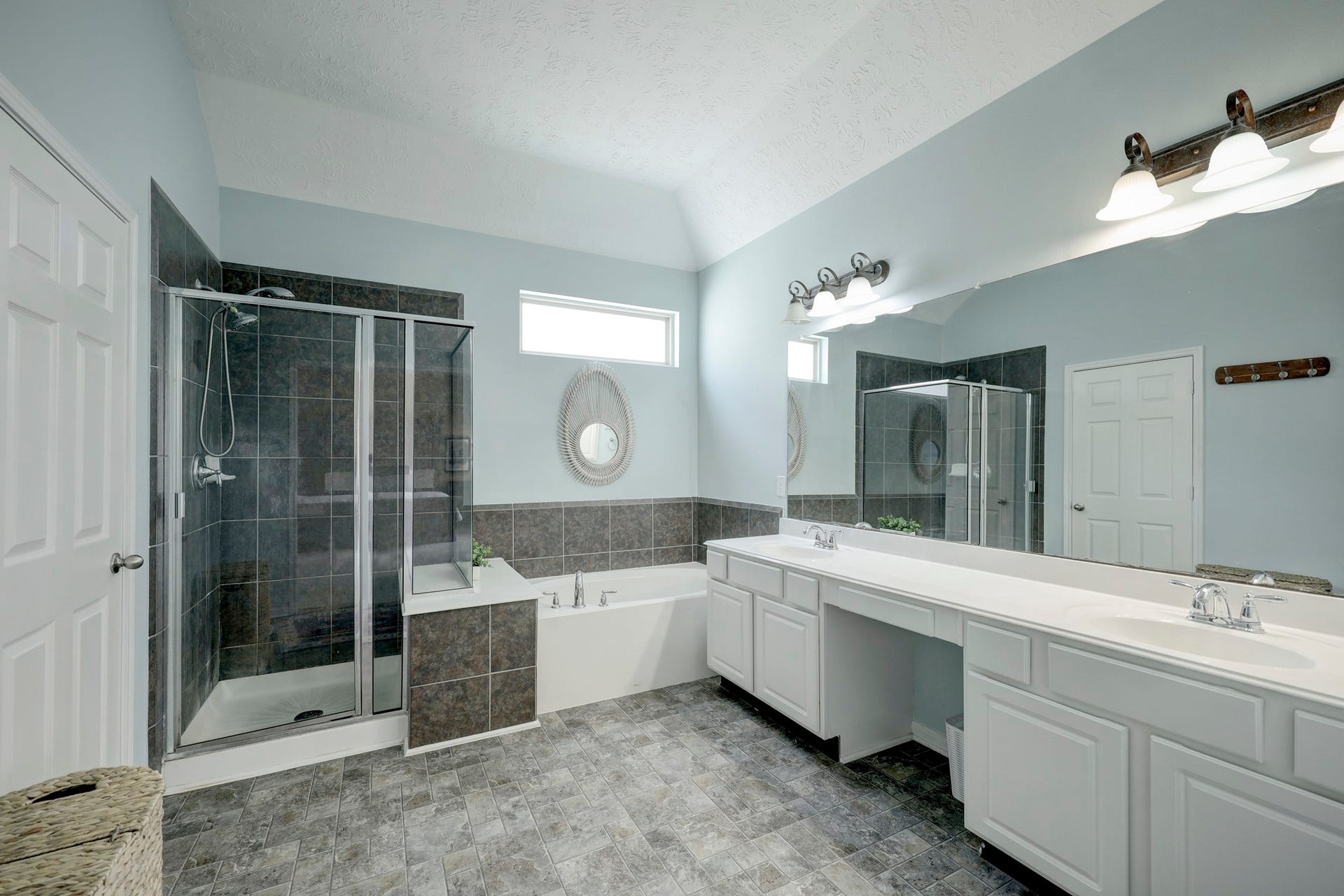 3323 Masters Point Drive, Houston, TX 77091