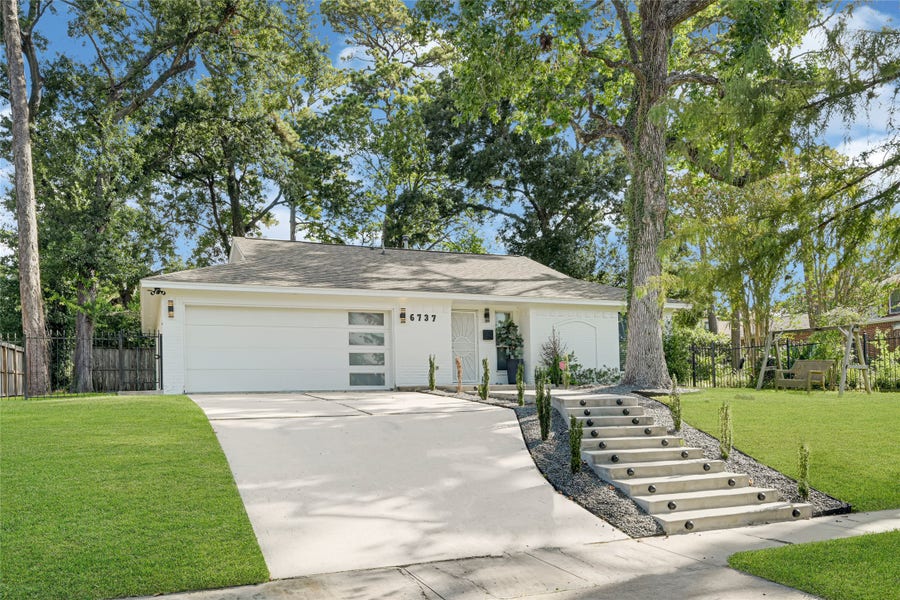 Property photo for 6737 Wildwood Way, Houston, TX