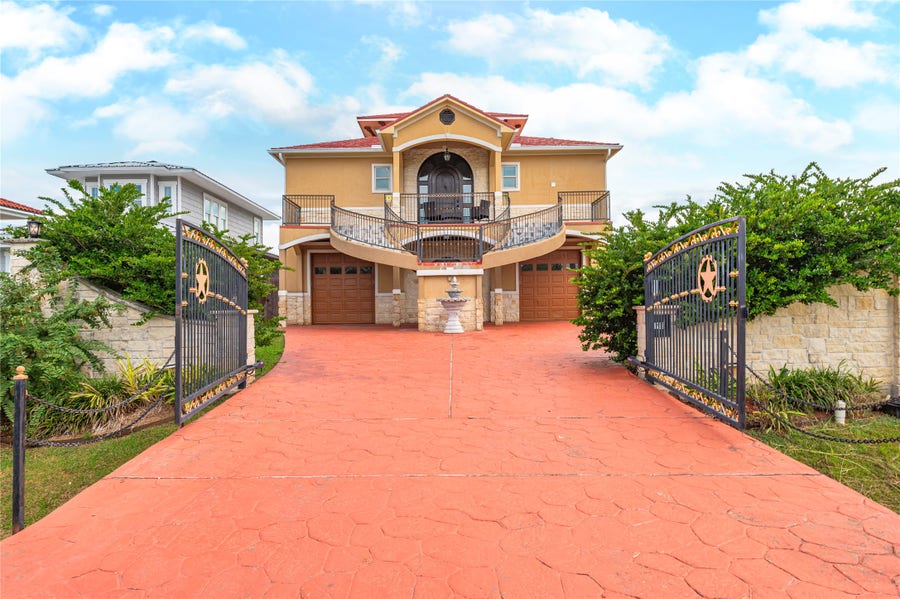 Property photo for 615 29th Street, San Leon, TX